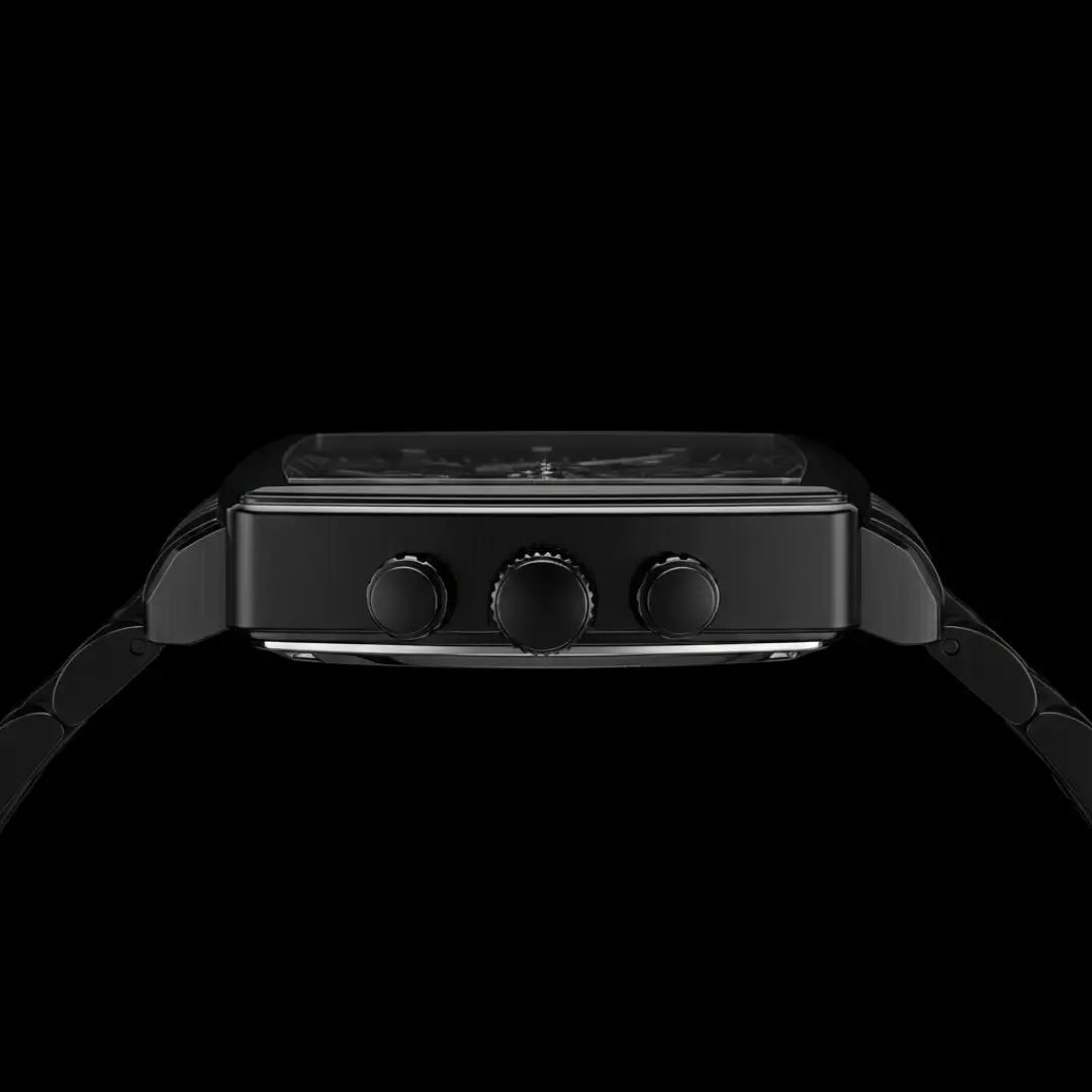 Relógio quadrado masculino de perfil social preto Monaco Chronograph 40mm visto da lateral da caixa