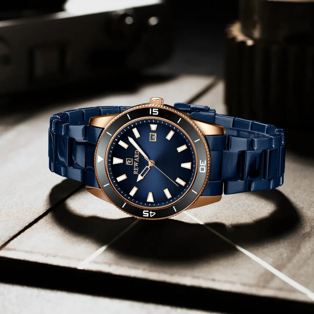 Relógio casual masculino azul Reward VIP Heritage deitado em posição horizontal, com mostrador nítido, caixa metálica e pulseira elegante em destaque