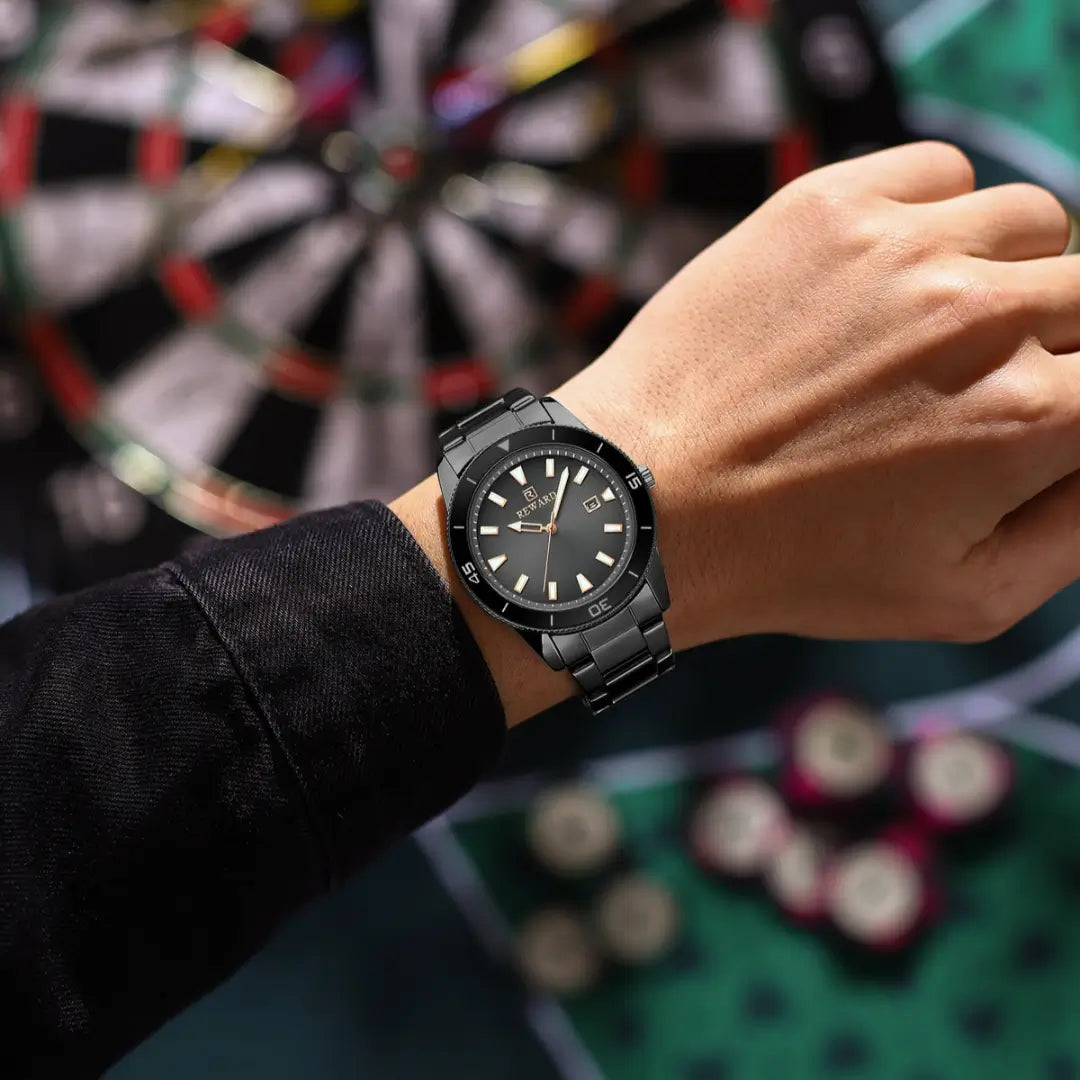 Relógio casual masculino preto Reward VIP Heritage visto no pulso