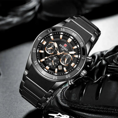 relógio masculino preto reward vip elegante com detalhes, cronógrafo e índices em dourado e fundo elegante e sofisticado em tons preto.